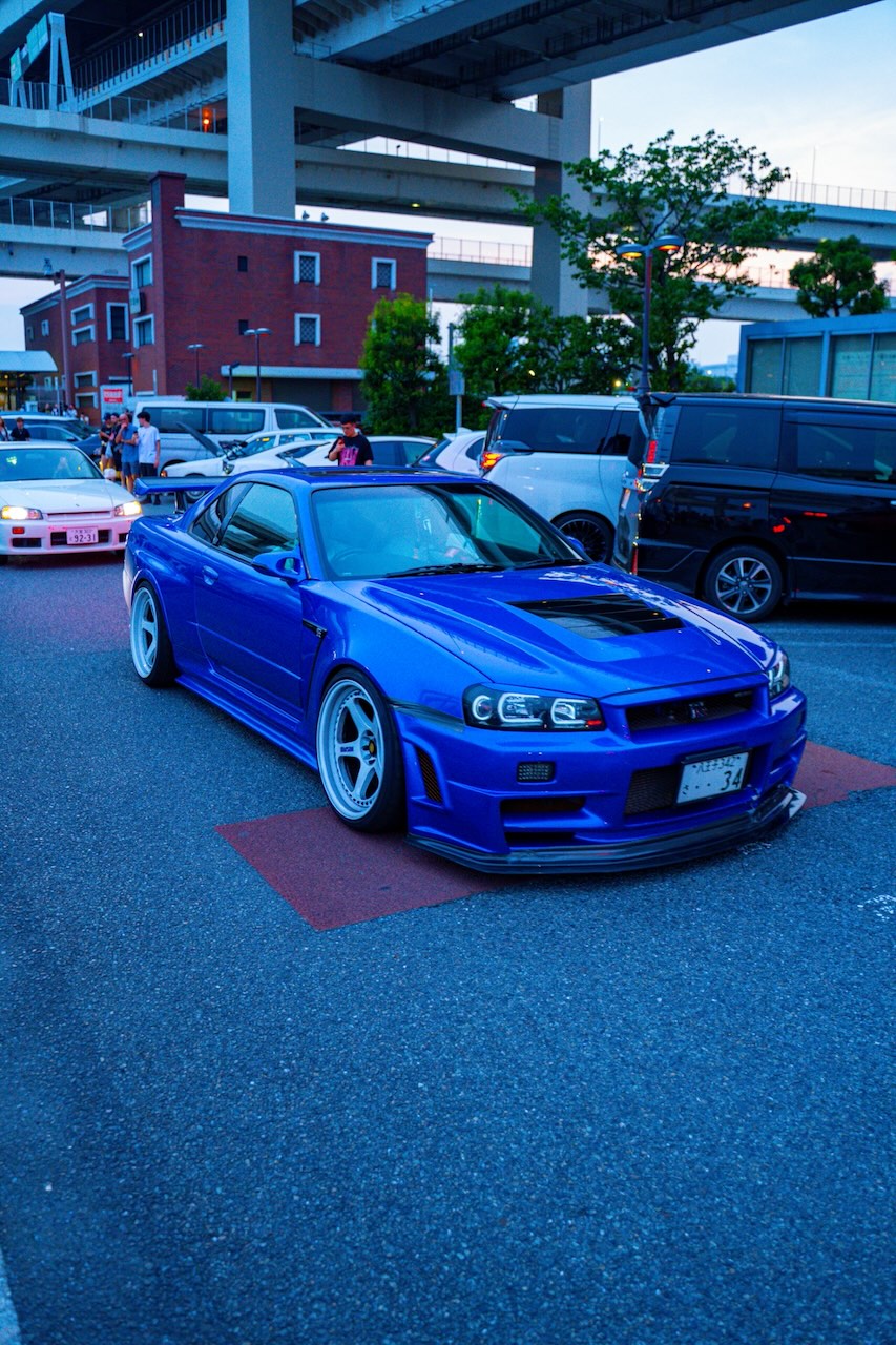 Bayside Blue Nissan Skyline GT-R R34 at Daikoku PA, Yokohama